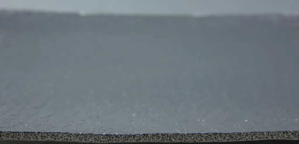 Самоклейкий тепловідбивний екран за батарею 100×100 см фольгований