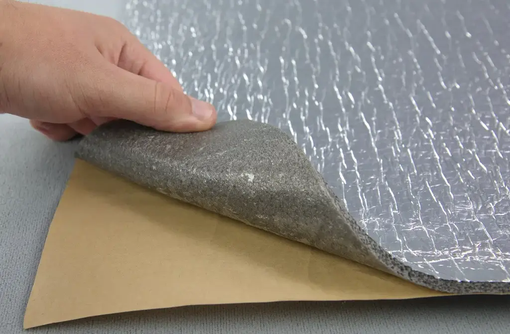 Самоклейкий тепловідбивний екран за батарею 100×100 см фольгований