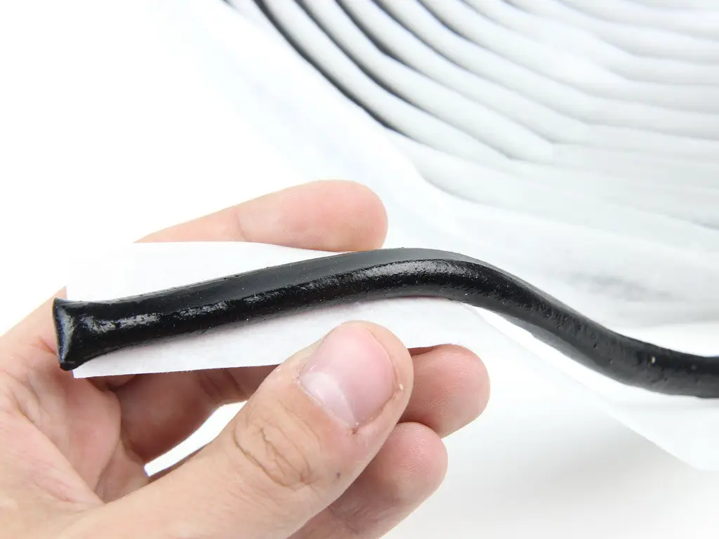 Герметизуючий бутиловий шнур STK Butyl Cord 9мм (2.3 м) чорний