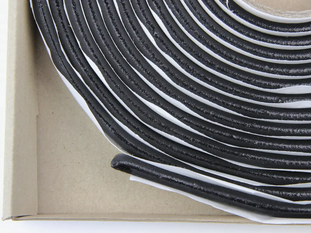 Герметизуючий бутиловий шнур STK Butyl Cord 9мм (2.3 м) чорний