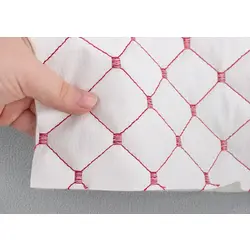 Шкірзам стьобаний білий «Ромб» (прошитий червоний ниткою) дубльований синтепоном і флізеліном, ширина 1,35 м