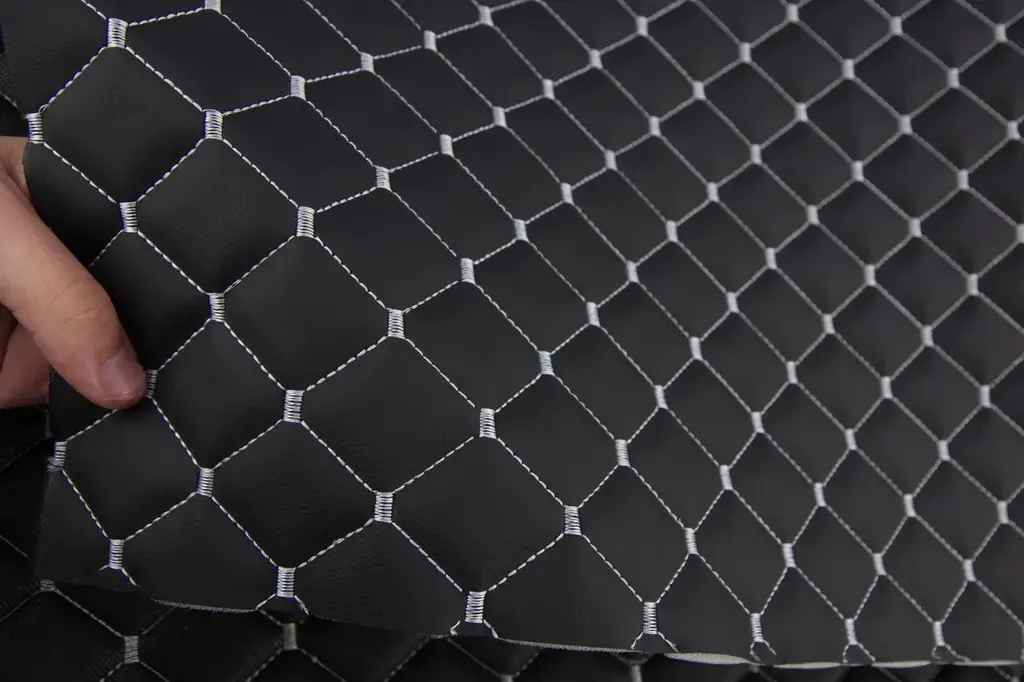 Стьобаний шкірзам Maldive чорний "Ромб" зі світло-сірою ниткою, поролон 7 мм, 1.35 м Додаткове фото 3