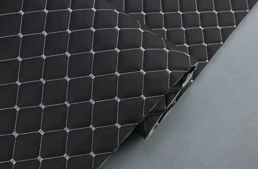 Стьобаний шкірзам Maldive чорний "Ромб" зі світло-сірою ниткою, поролон 7 мм, 1.35 м Додаткове фото 4