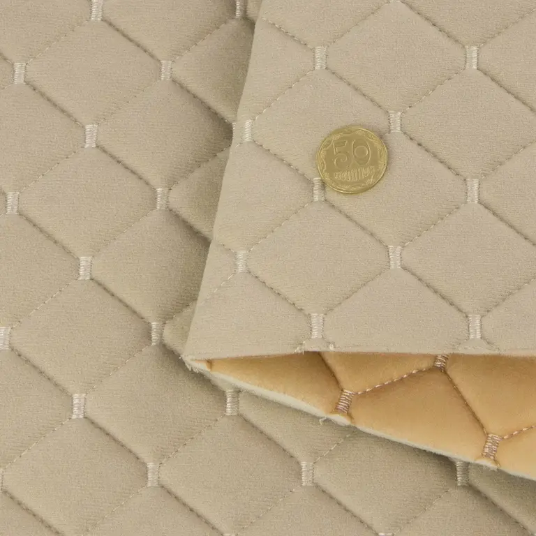 Стьобаний велюр Венус «Бежевий Ромб прошитий світло-бежевою ниткою» на поролоні 6мм – преміальний оббивний матеріал