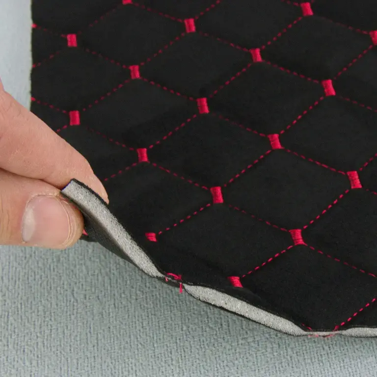 Алькантара Lycra 09/7 чорна, стьобана червоною ниткою, на поролоні 3мм і флізеліні, ширина 140см (Туреччина)