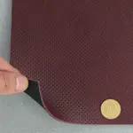 Термовініл бордовий TK-29n псевдо-перфорований – ідеальний матеріал для перетяжки авто Мініатюра 3