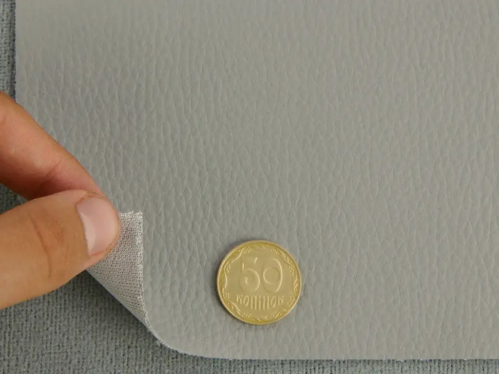 Шкірзам С-031, світло-сірий, на бюджетній підкладці, ширина 1.39 м – елегантний та практичний матеріал для меблів