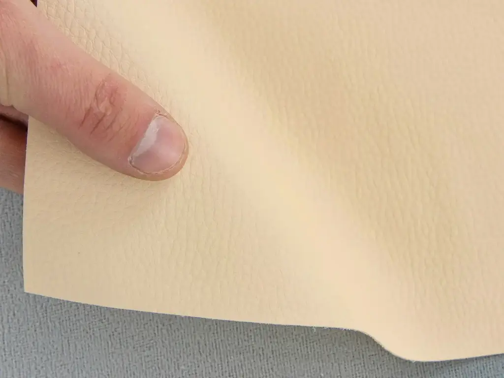 Шкірзам С-08, теплий бежевий, ширина 1.39 м – елегантний та практичний матеріал для меблів