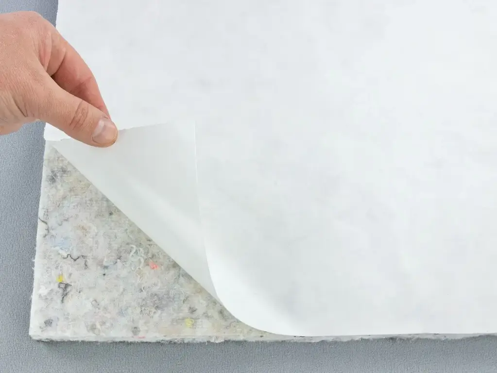 Повстяна шумоізоляція НВ-14K, самоклеюча, з нетканим покриттям, товщина 14мм, лист 100х150см